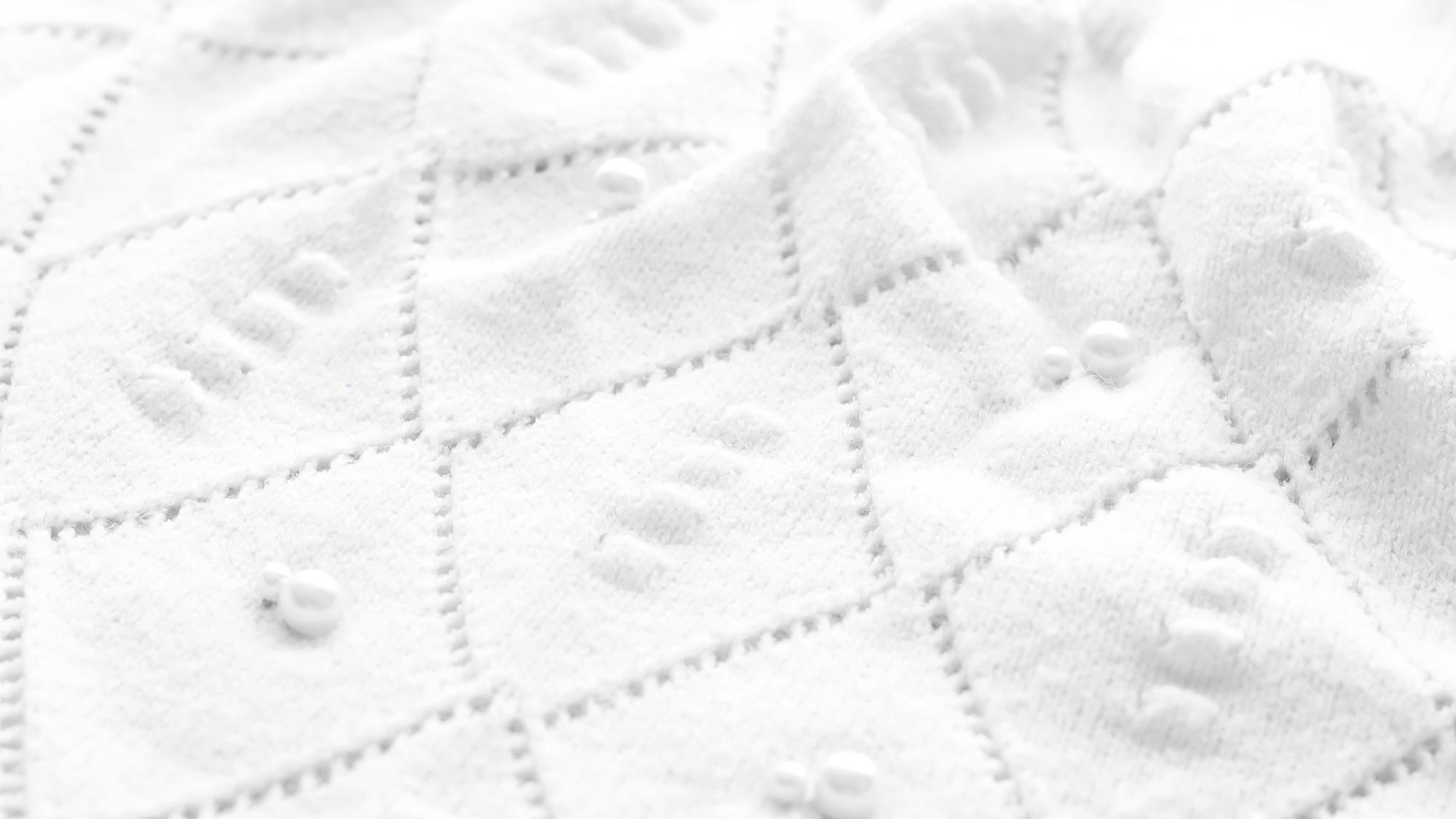 Coperta ricamata con motivo personalizzato, primo piano